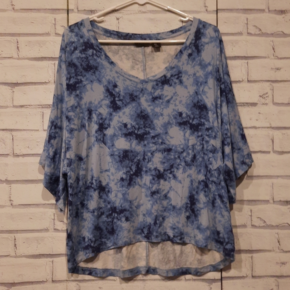 Tahari Women's Size M Knit Top Blue Short Sleeve V-Neck